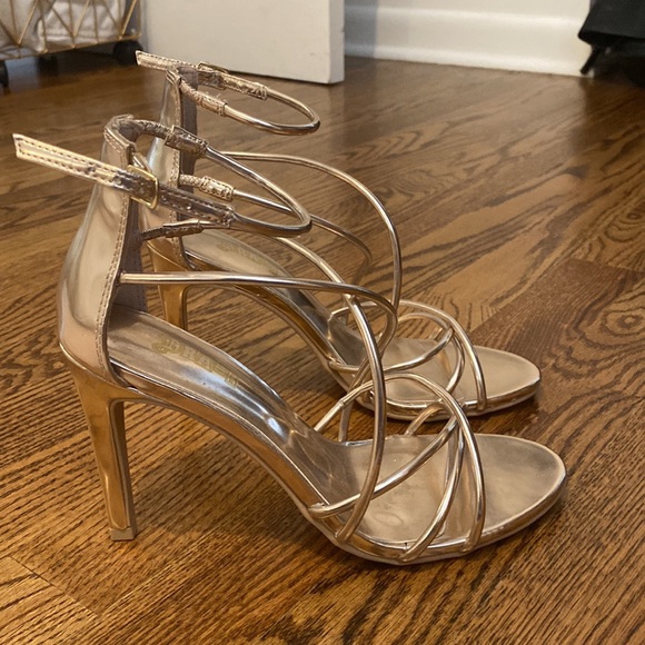 Rose gold heels. Never worn out. - Picture 2 of 3